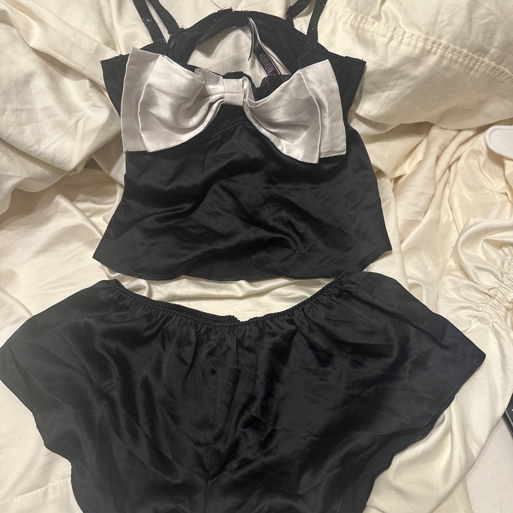 Elegant Black and White Women's Intimate Set